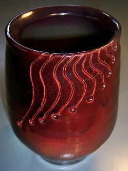 Jarrón rojo y negro