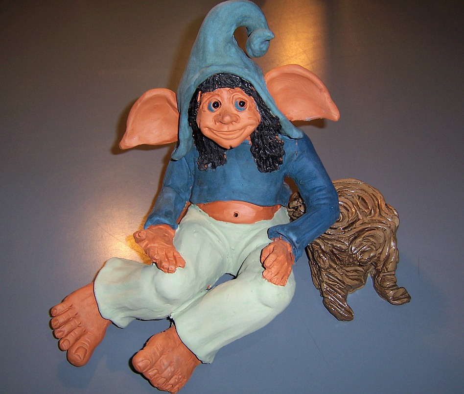 Duende azul con engobes