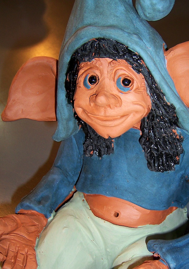 Duende azul con engobes