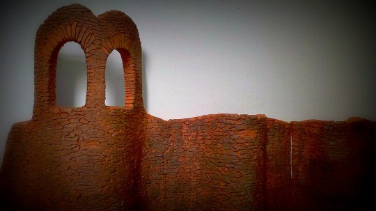 Muralla de arcilla horneada