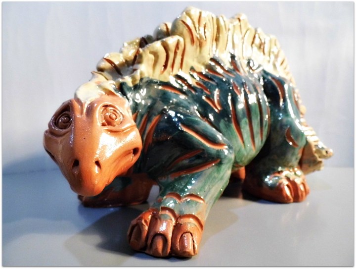 Dinosaurio esmaltado