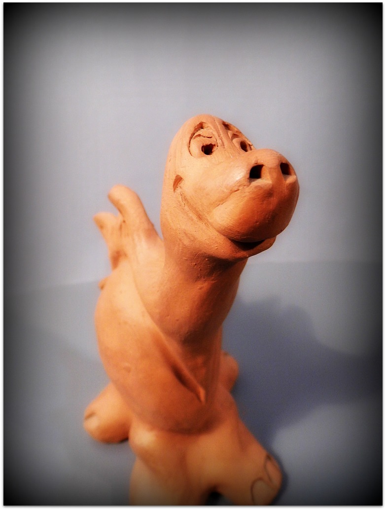 Dinosaurio arcilla roja