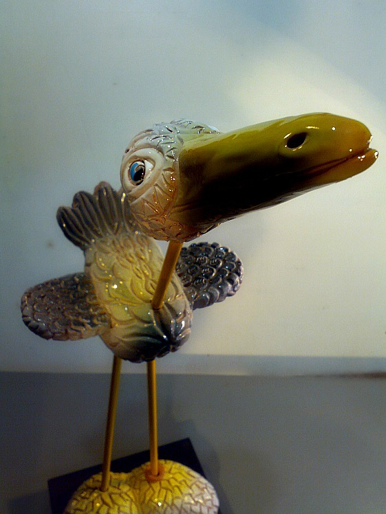 Cigüeña de cerámica y metal