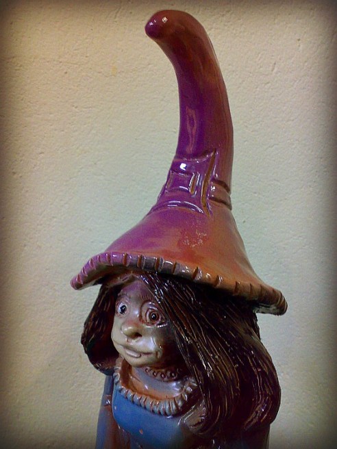 Bruja azul de cerámica