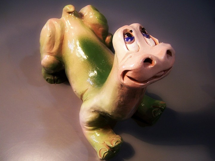 Dinosaurio de cerámica