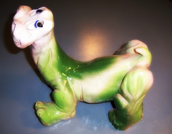 Dinosaurio de cerámica