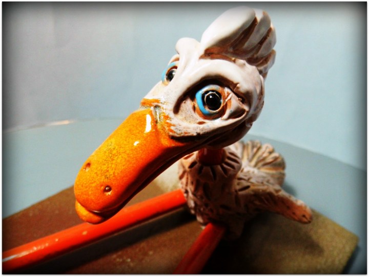 Pájaro de cerámica y metal