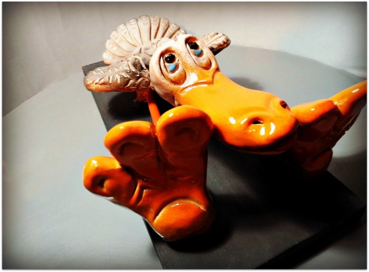 Pájaro de cerámica y metal