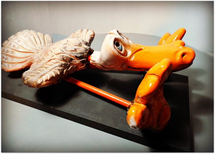 Pájaro de cerámica y metal