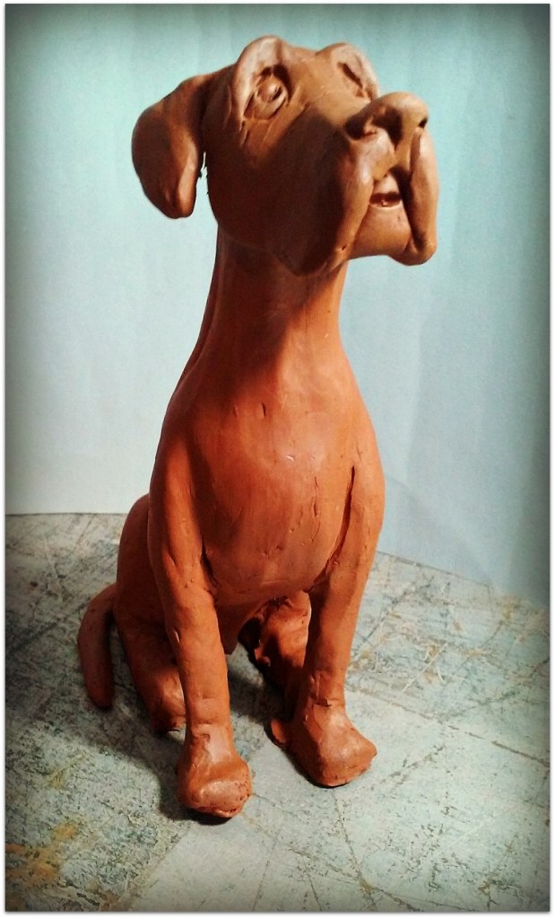 Perro modelado con arcilla