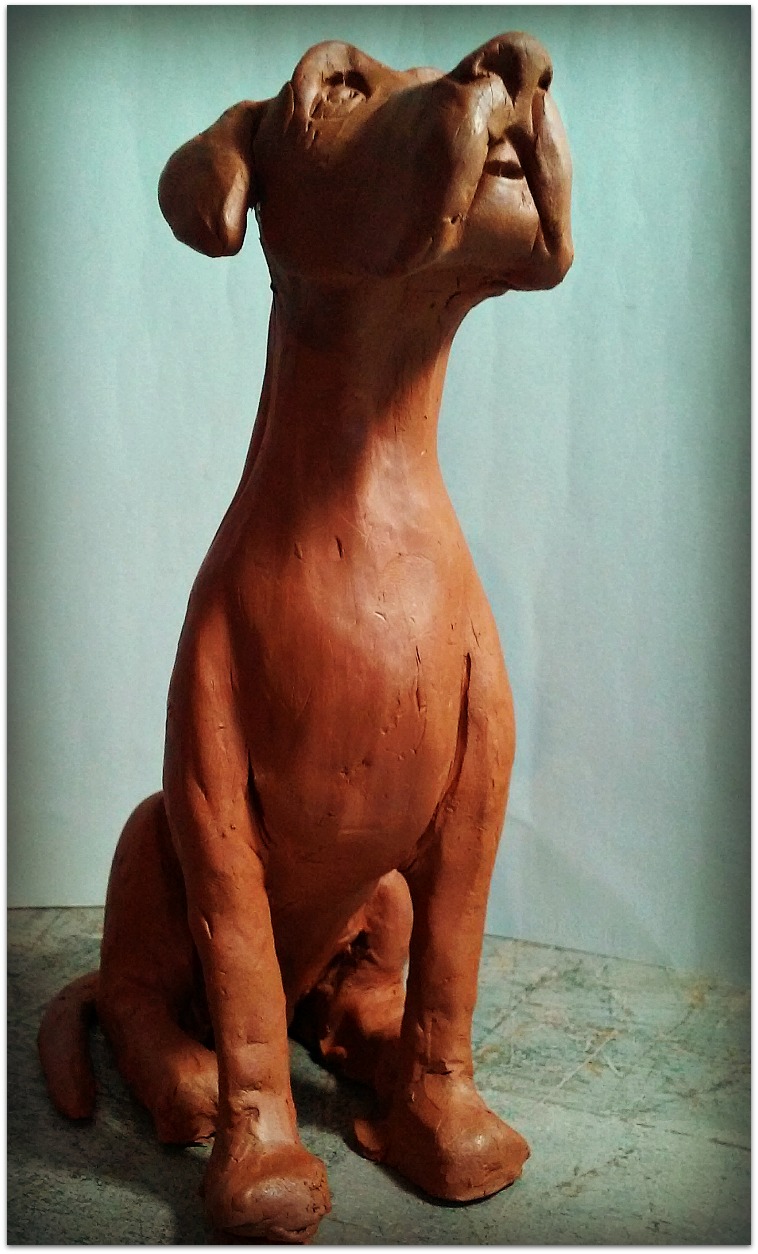 Perro modelado con arcilla