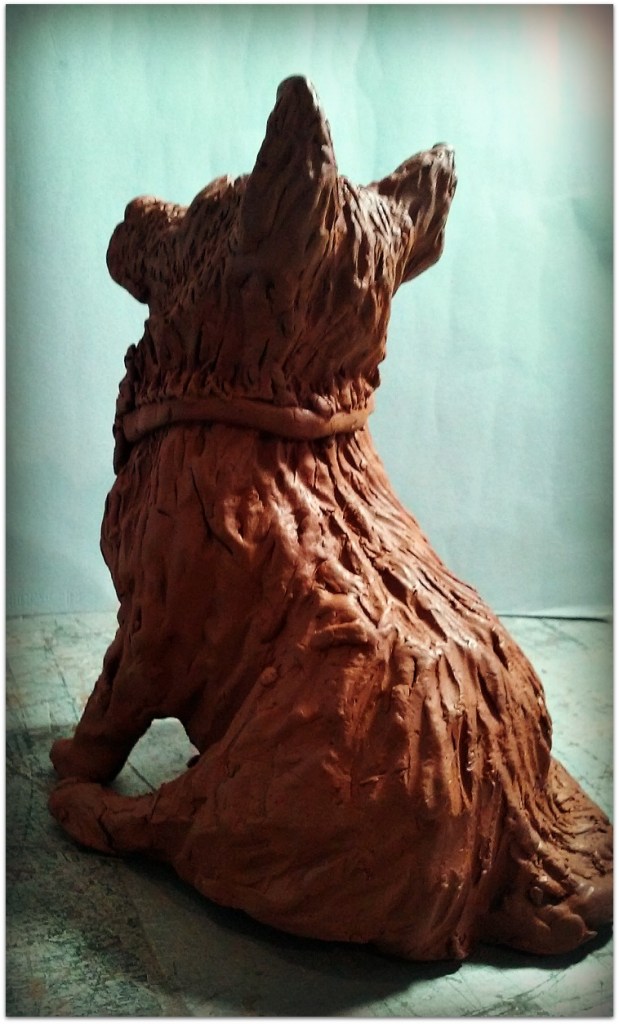 Perro modelado con arcilla