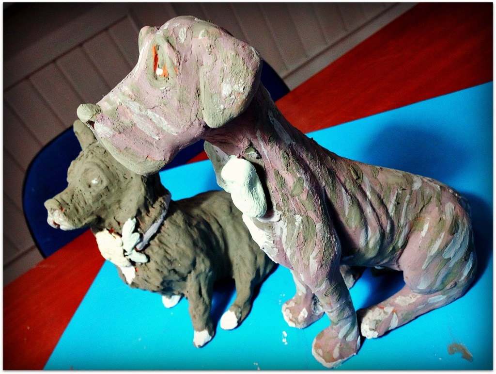 Piezas de arcilla esmaltadas