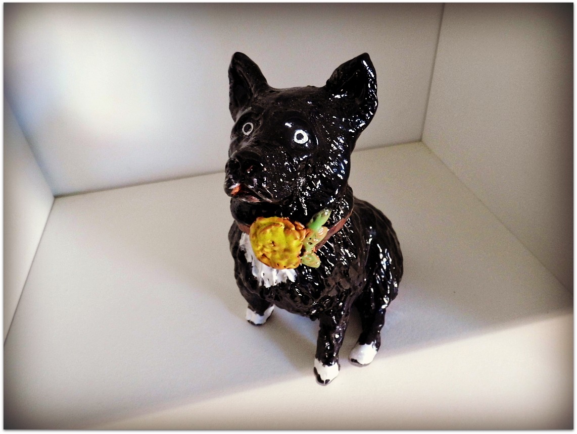 Perro de cerámica esmaltado