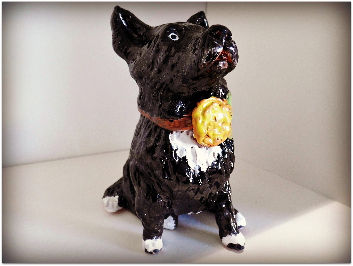 Perro de cerámica esmaltado