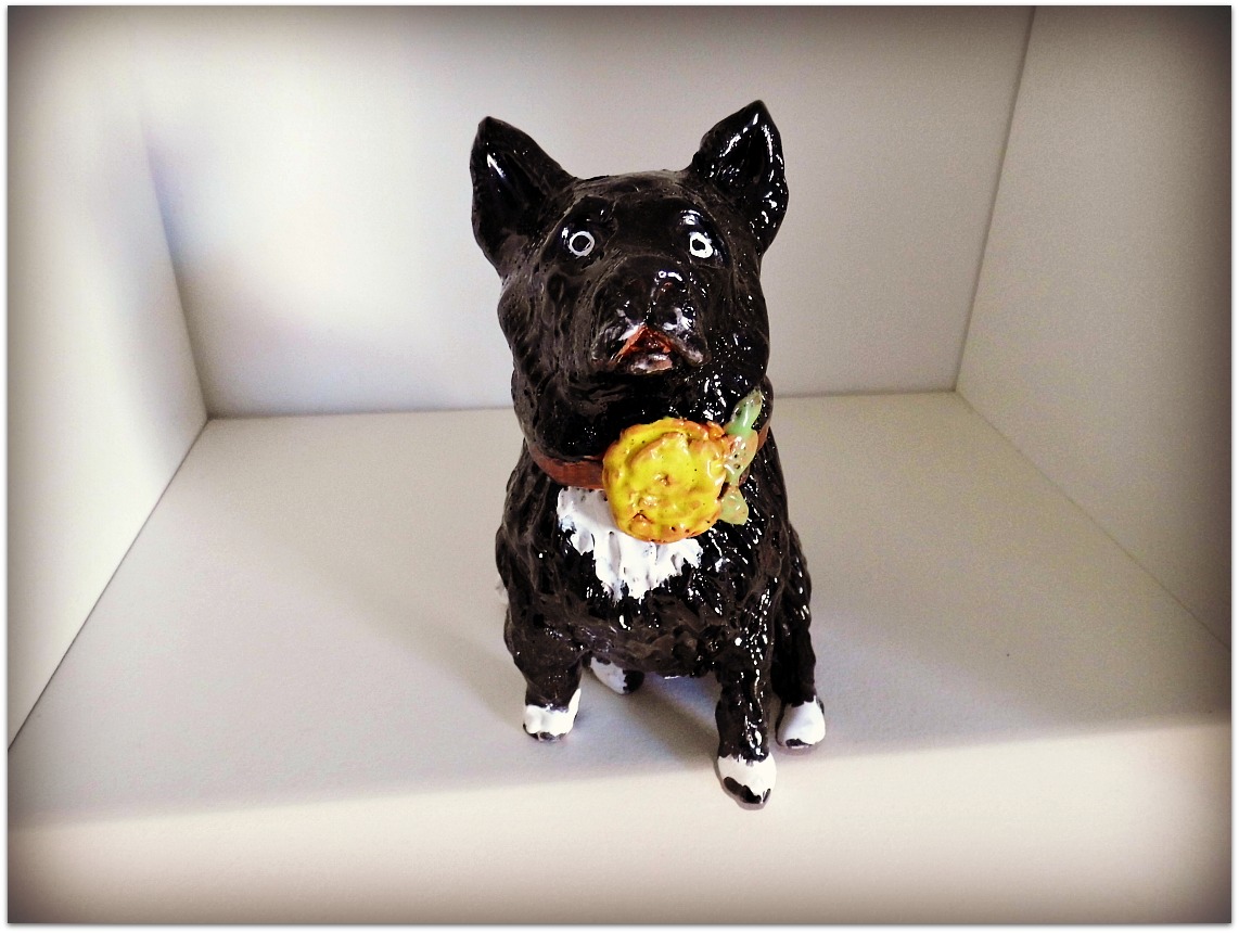 Perro de cerámica esmaltado