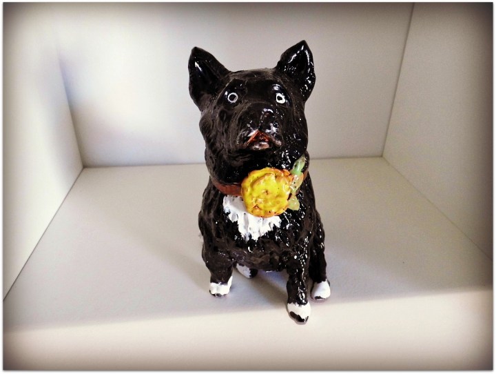 Perro de cerámica esmaltado