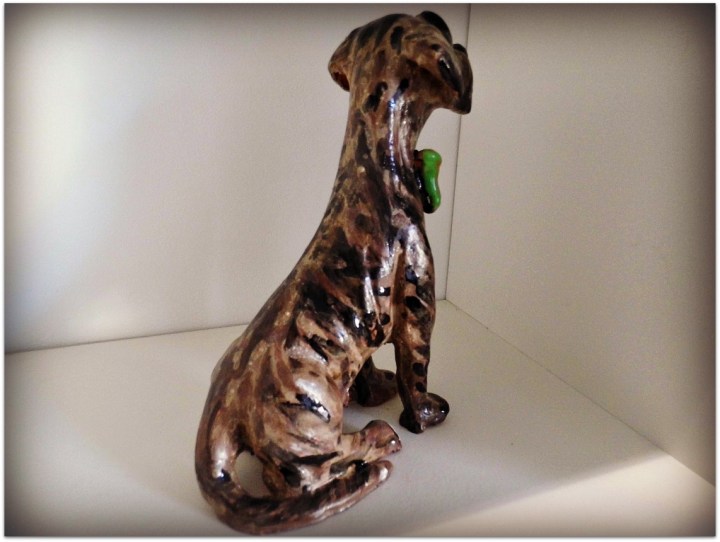 Perro de cerámica esmaltado