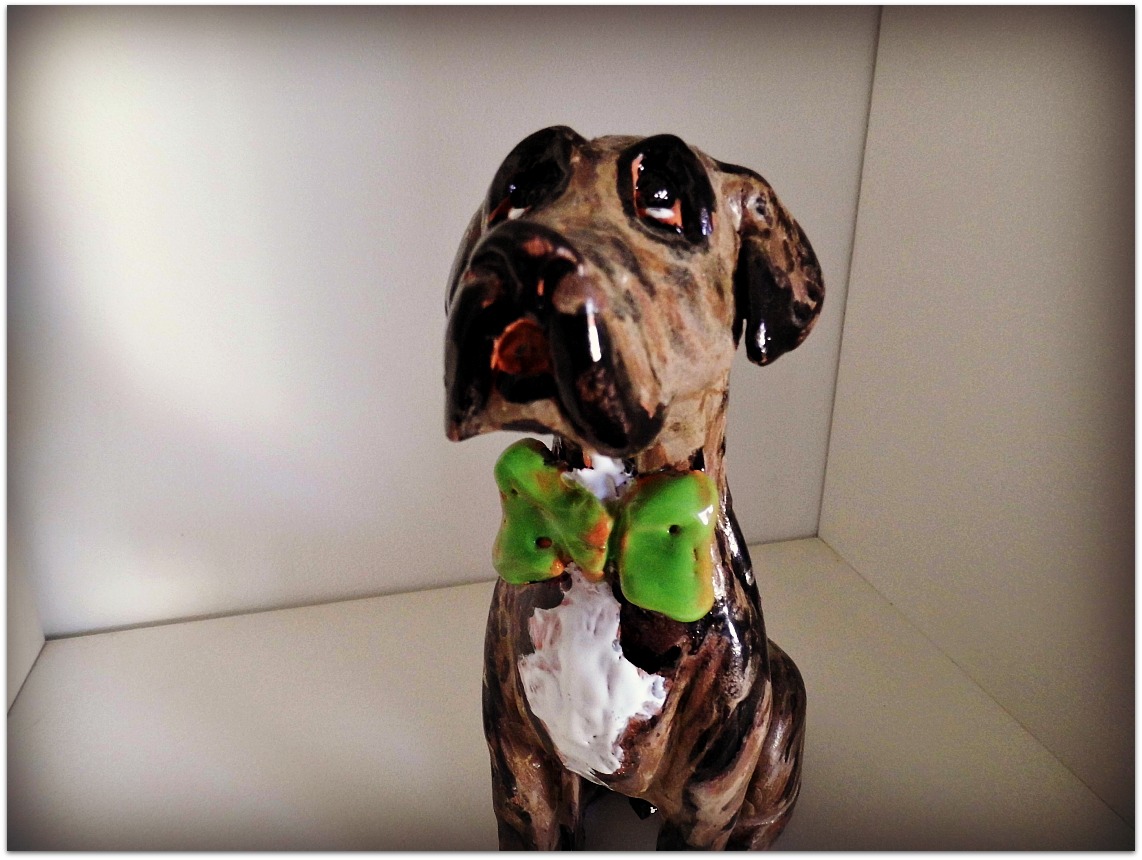 Perro de cerámica esmaltado