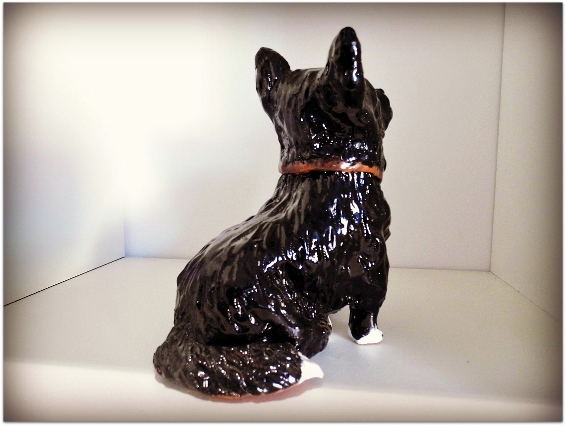 Perro de cerámica esmaltado