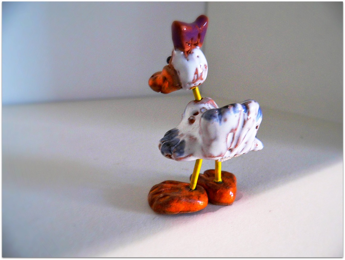 Patito de metal y cerámica