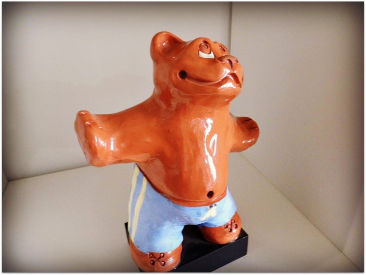 Oso de cerámica esmaltado