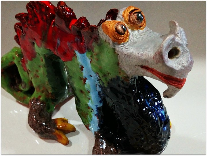 Dragón chino de cerámica