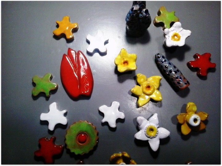 Flores y bulbos de cerámica
