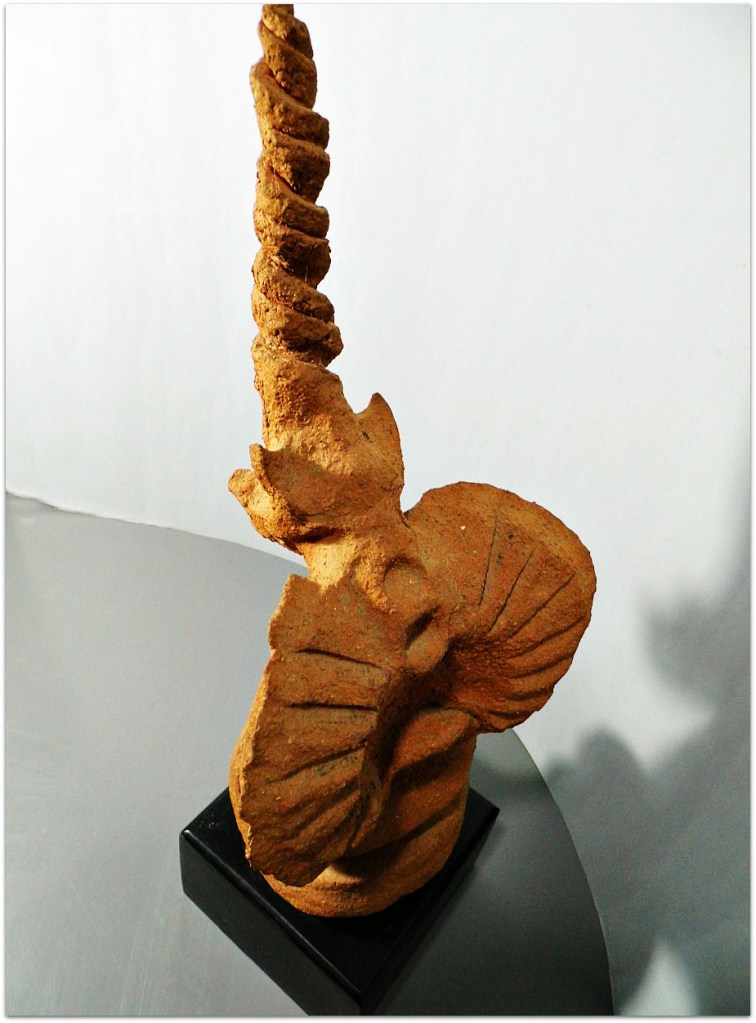 Dragón, escultura de arcilla refractaria